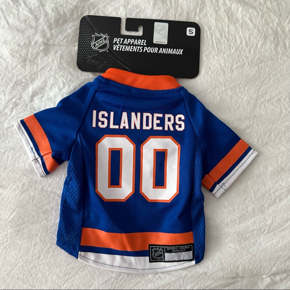 NWT Small Islanders Pet Jersey